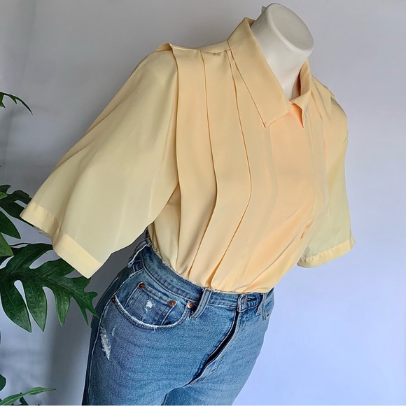 v i n t a g e :: Pleated Glamorous Padded Satin Blosse - Picture 10 of 10